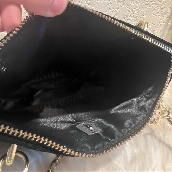 Gucci Black Velvet Cosmetic Pouch Bag with Crossbody Chain and Handles - Picture 9 of 9